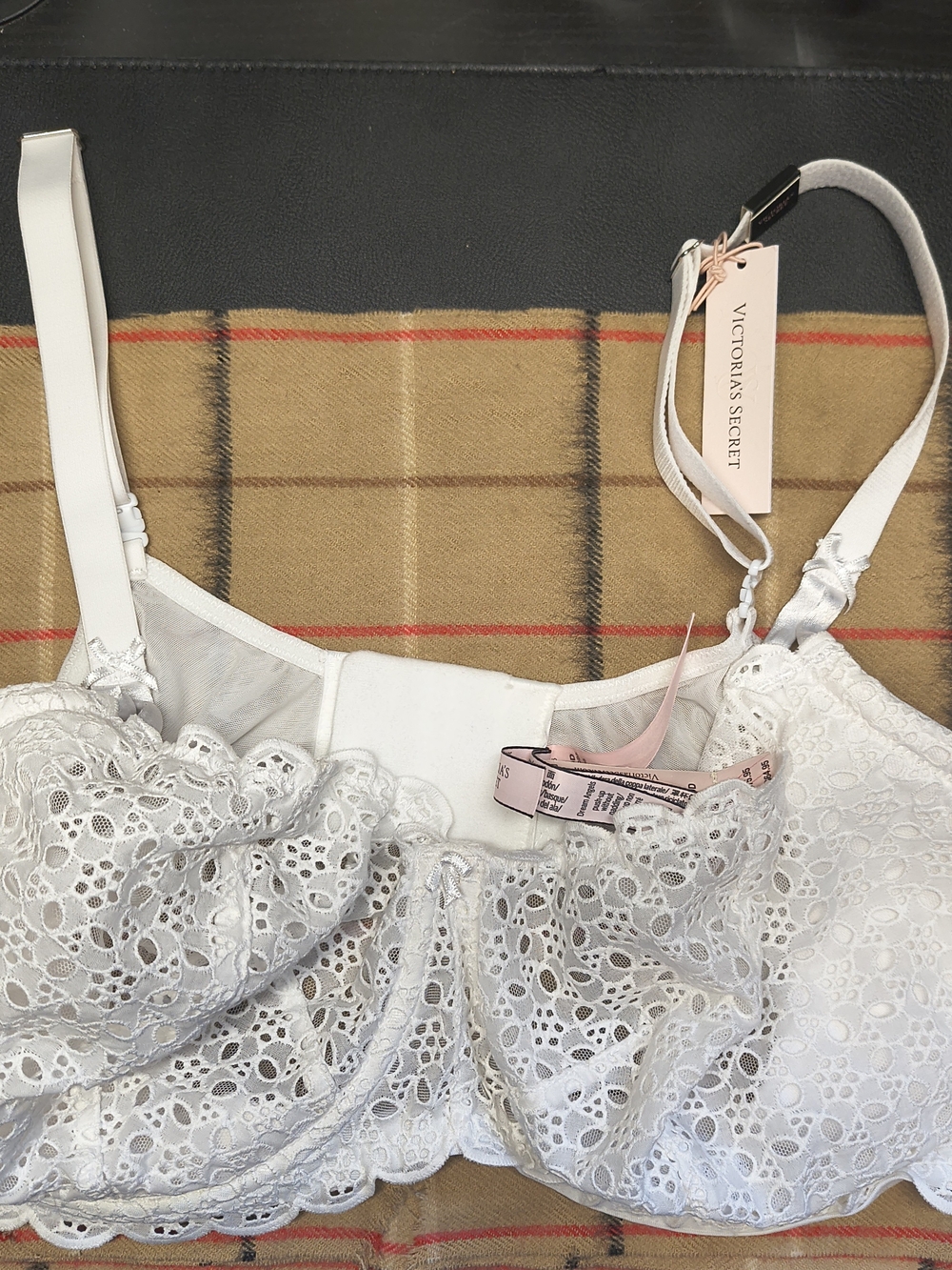 Victoria’s Secret White Lace Bra 38DDD NWT Unlined Underwire